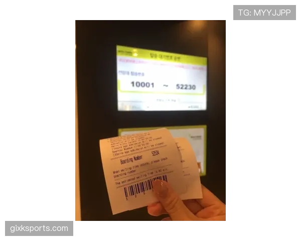张博恒进便利店结账，手腕那块表比我几个月工资还亮，尴尬得说不出话
